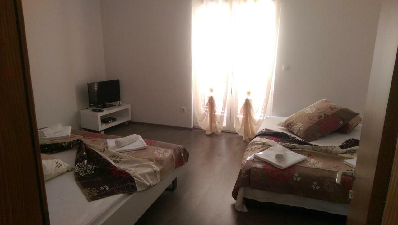 Apartmani Sandro イバン・ドーラッツ エクステリア 写真